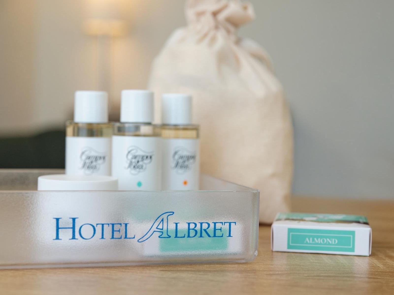 Hotel Albret ปัมโปลนา ภายนอก รูปภาพ